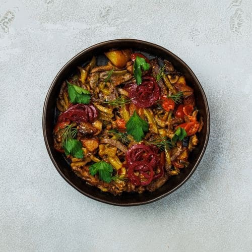 Тёплый салат с языком, картофелем и грибами 10018