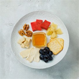 {{photo.Alt || photo.Description || 'Сырная тарелка'}}