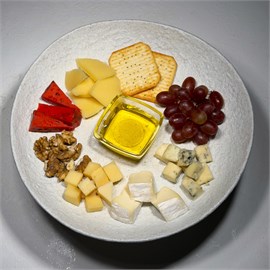 {{photo.Alt || photo.Description || 'Сырная тарелка'}}